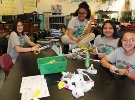 Estudiantes ganadores reciben dinero por defender la ecología en el Lexus Eco Challenge