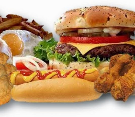 Evitar las comidas copiosas y ricas en calorías después de las 18:00
