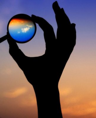 POR LA SENSATEZ DEL MUNDO