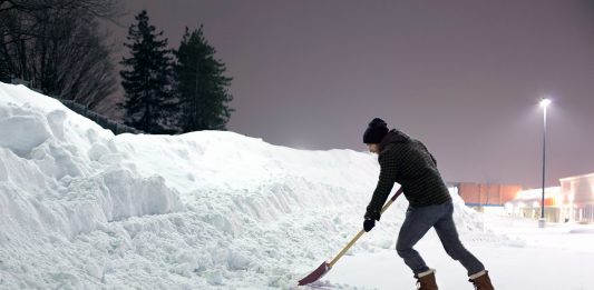 PALEAR LA NIEVE PUEDE SER PELIGROSO PARA EL CORAZÓN