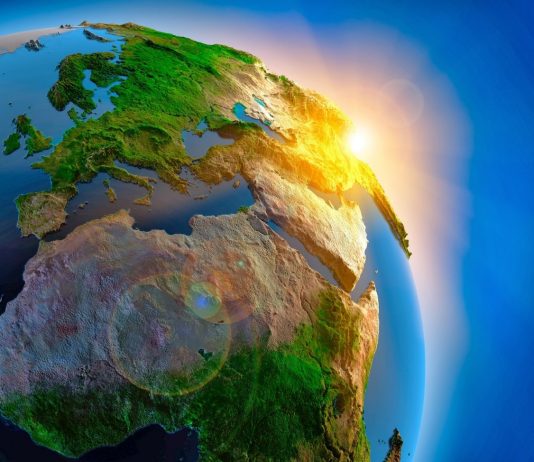 LOS ESPEJOS NO MIENTEN, LA TIERRA TAMPOCO